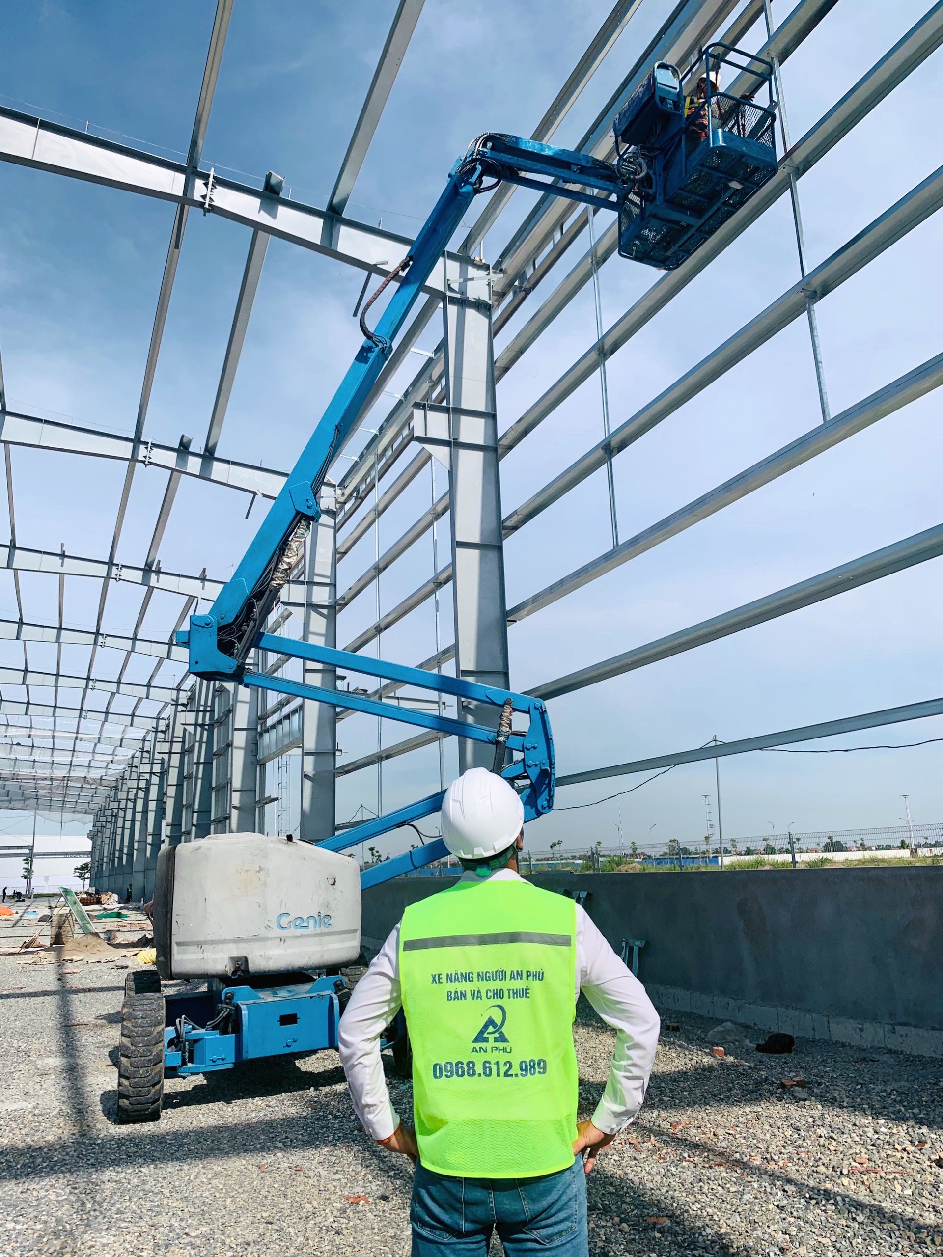 Xe Nâng An Phú Đến Trực Tiếp Công Trình Khảo Sát Chất Lượng SP Và Phản Hồi Của Khách Hàng