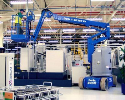 3 quy định về xe nâng người cần nắm rõ trước khi vận hành