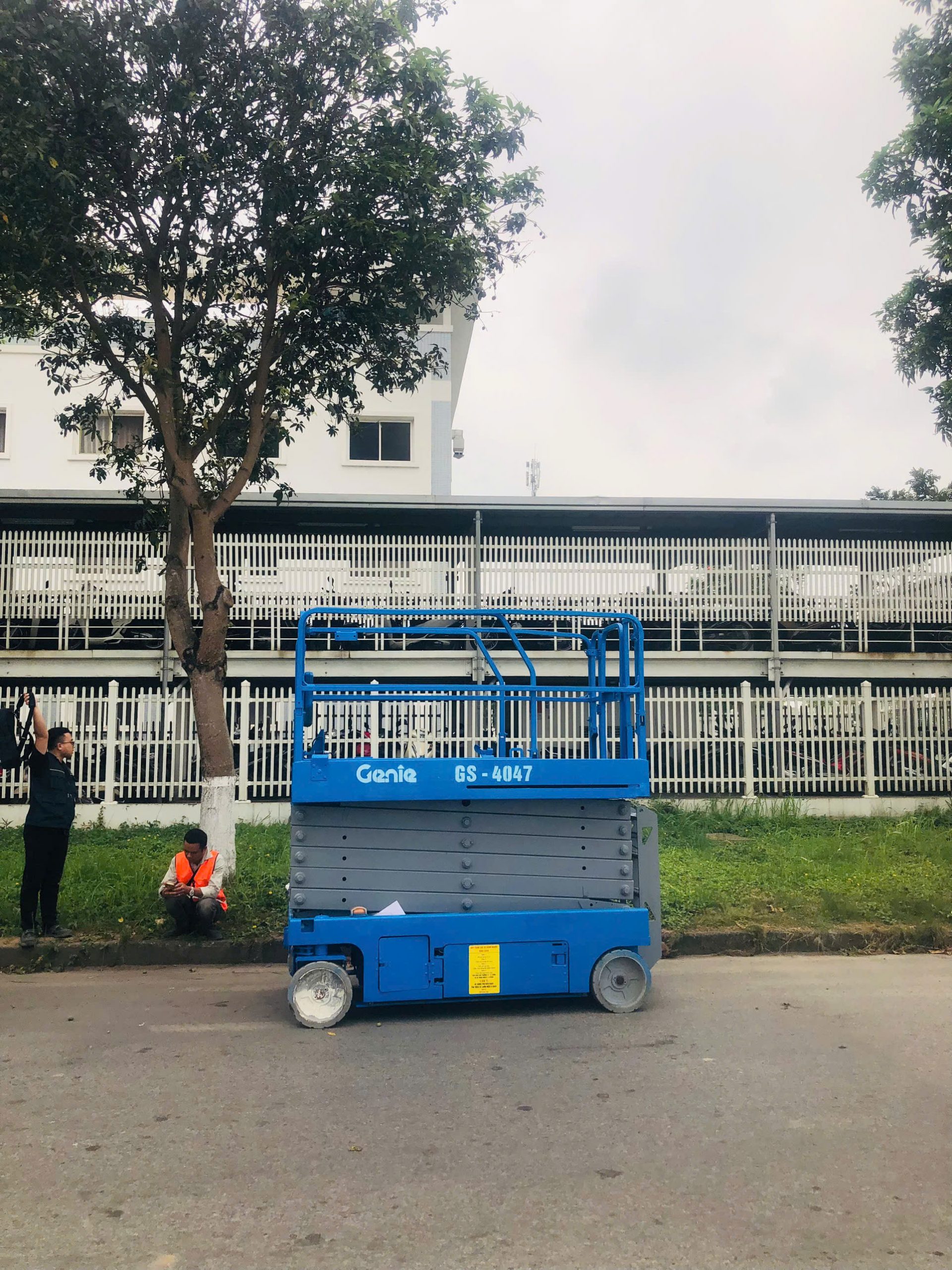 Bàn giao xe nâng người 14M cho công ty Vinatech